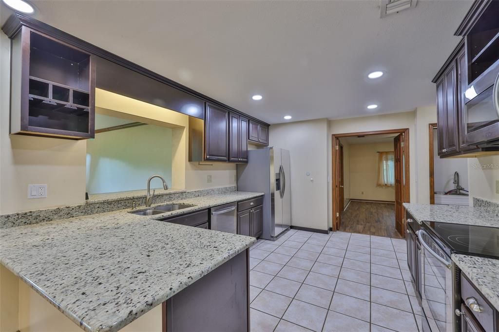 En Venta: $459,500 (3 camas, 2 baños, 2387 Pies cuadrados)