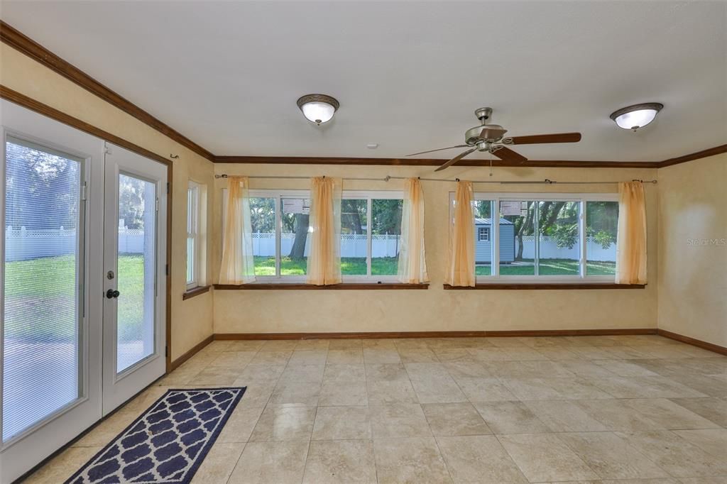 En Venta: $459,500 (3 camas, 2 baños, 2387 Pies cuadrados)