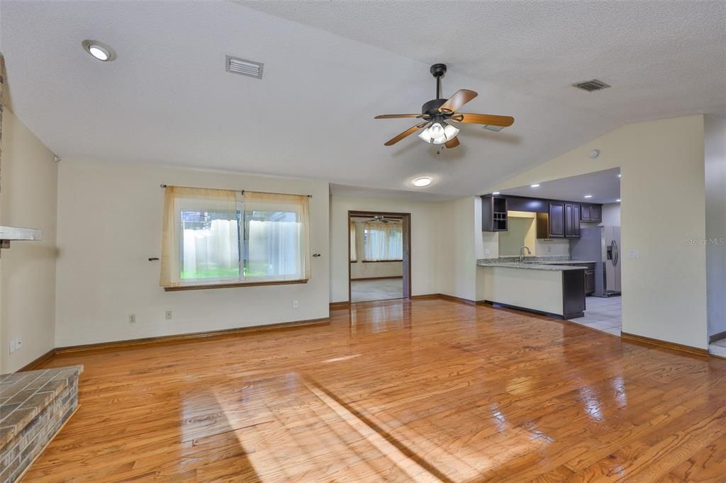 En Venta: $459,500 (3 camas, 2 baños, 2387 Pies cuadrados)