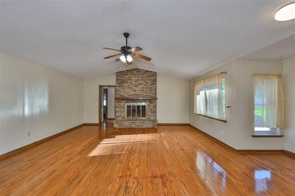 En Venta: $459,500 (3 camas, 2 baños, 2387 Pies cuadrados)