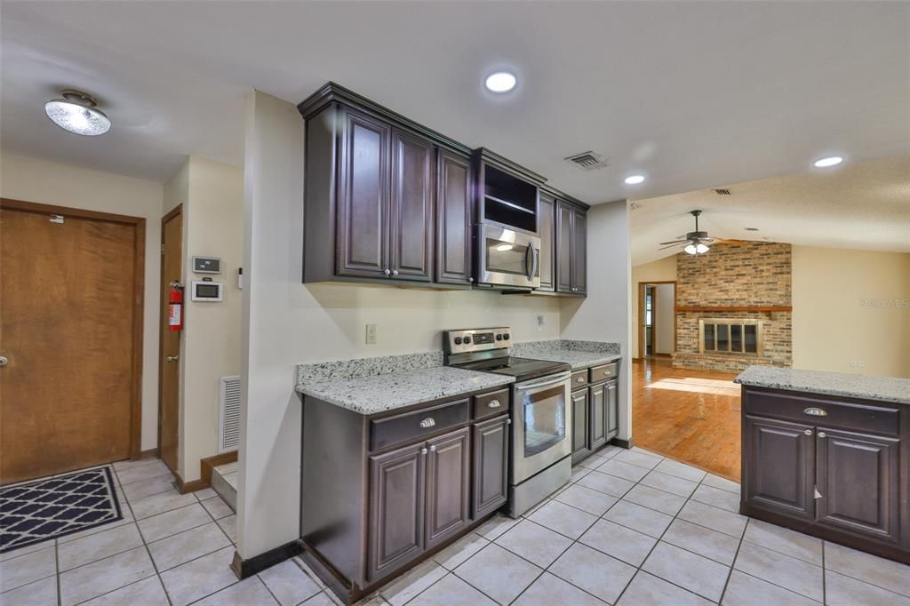 En Venta: $459,500 (3 camas, 2 baños, 2387 Pies cuadrados)