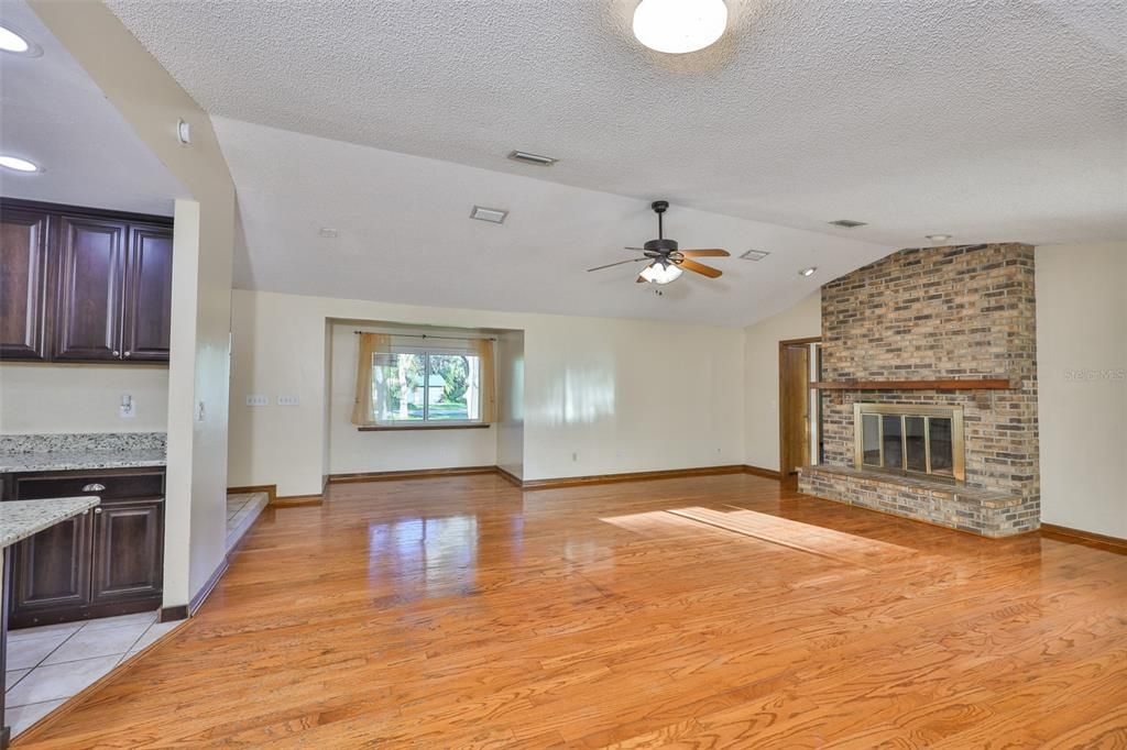 En Venta: $459,500 (3 camas, 2 baños, 2387 Pies cuadrados)