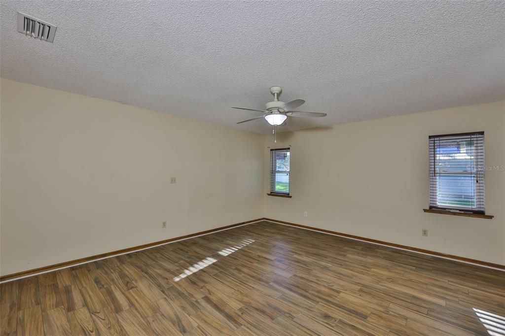 En Venta: $459,500 (3 camas, 2 baños, 2387 Pies cuadrados)