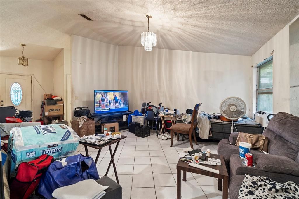 En Venta: $228,000 (3 camas, 2 baños, 1574 Pies cuadrados)