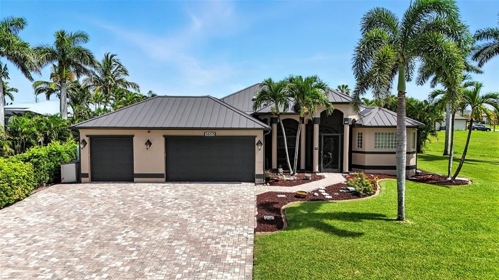 Recently Sold: $640,000 (4 beds, 3 baths, 2147 Square Feet)