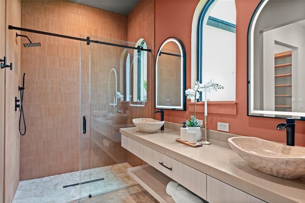 Под контрактом: $1,098,000 (4 спален, 4 ванн, 3185 Квадратных фут)