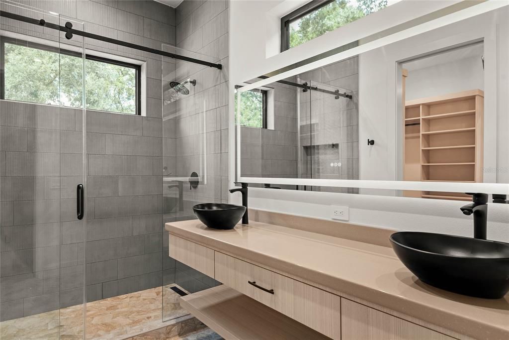 Под контрактом: $1,098,000 (4 спален, 4 ванн, 3185 Квадратных фут)