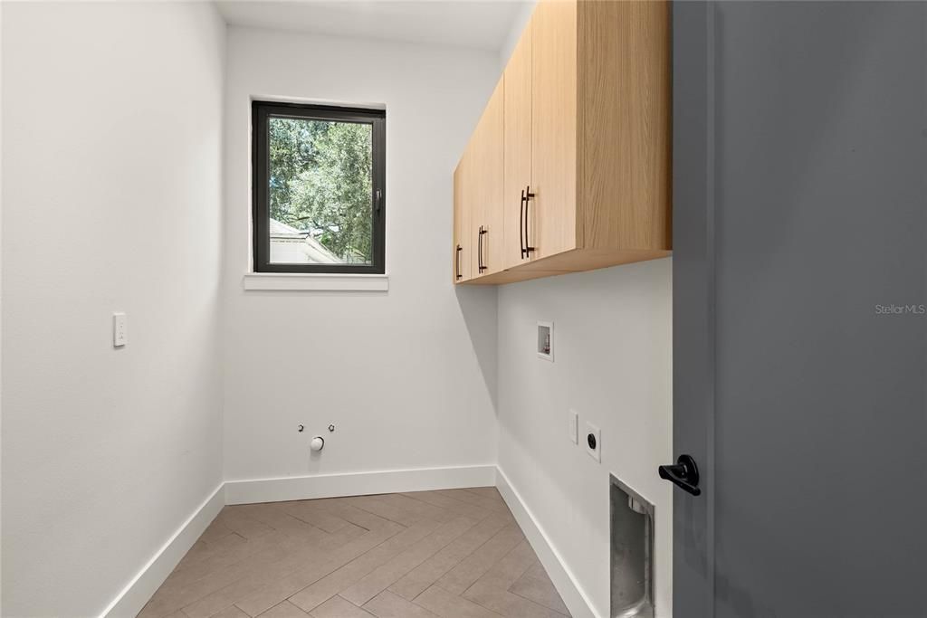 Под контрактом: $1,098,000 (4 спален, 4 ванн, 3185 Квадратных фут)