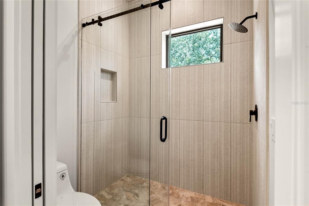 Под контрактом: $1,098,000 (4 спален, 4 ванн, 3185 Квадратных фут)