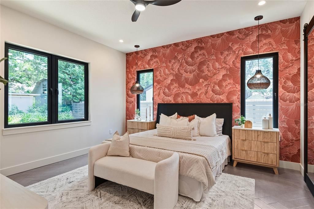 Под контрактом: $1,098,000 (4 спален, 4 ванн, 3185 Квадратных фут)