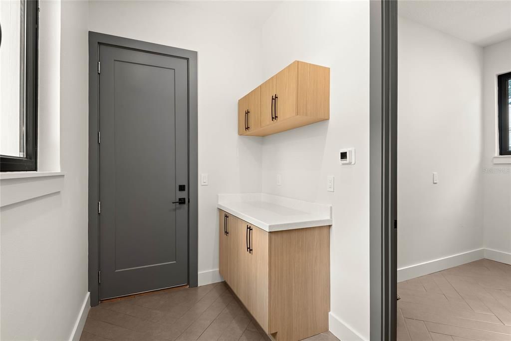 Под контрактом: $1,098,000 (4 спален, 4 ванн, 3185 Квадратных фут)