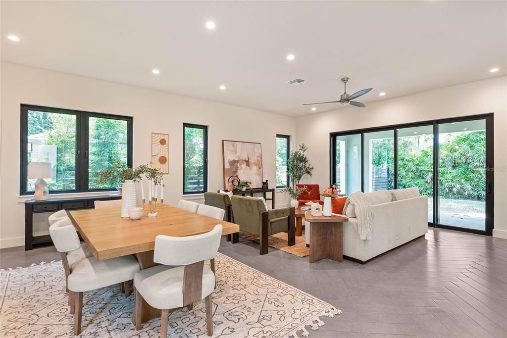 Под контрактом: $1,098,000 (4 спален, 4 ванн, 3185 Квадратных фут)