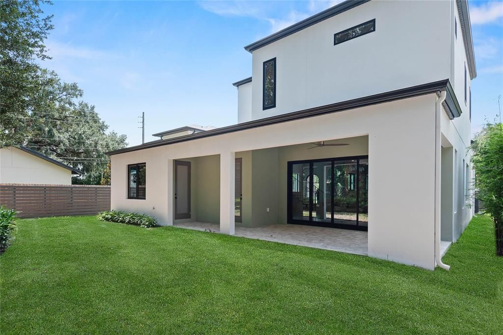 Под контрактом: $1,098,000 (4 спален, 4 ванн, 3185 Квадратных фут)