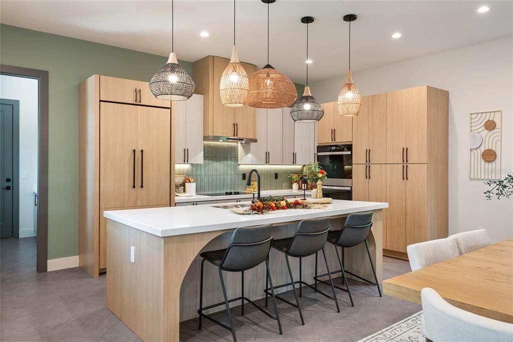 Под контрактом: $1,098,000 (4 спален, 4 ванн, 3185 Квадратных фут)