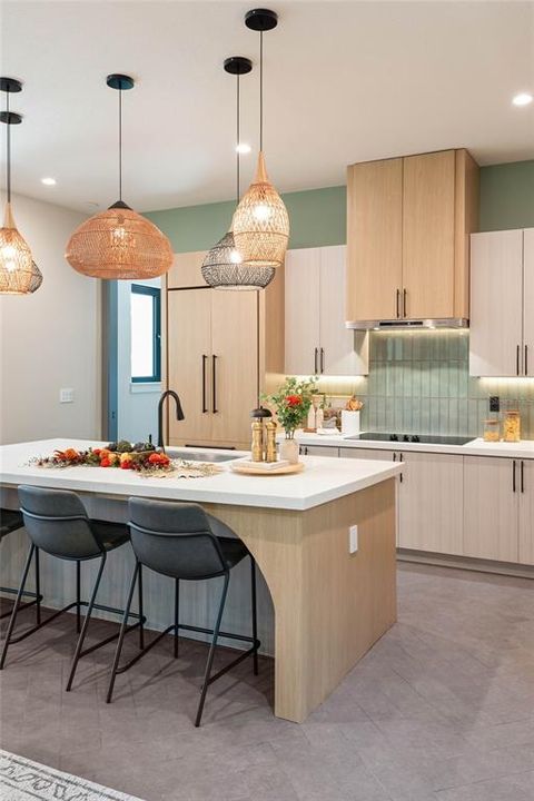 Под контрактом: $1,098,000 (4 спален, 4 ванн, 3185 Квадратных фут)