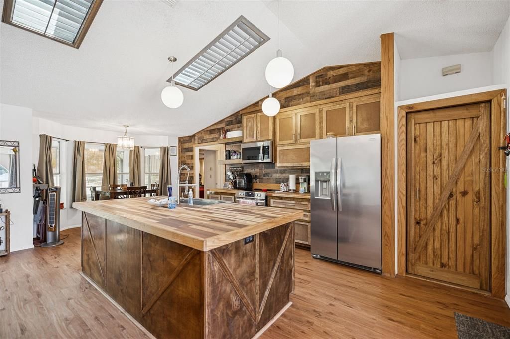 For Sale: $315,000 (3 beds, 2 baths, 1447 Square Feet)