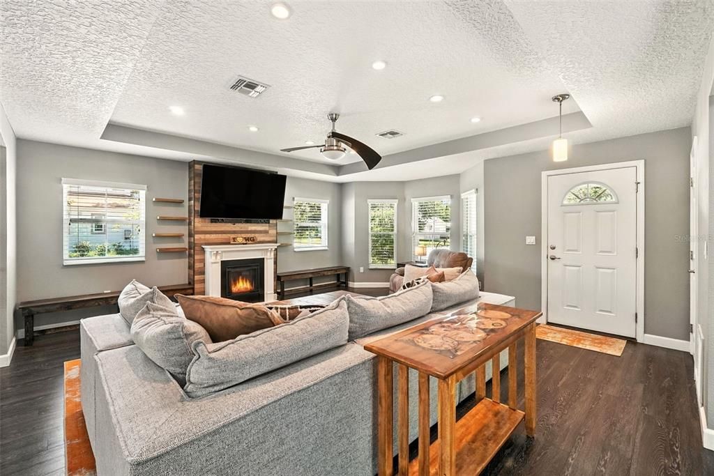 For Sale: $894,900 (3 beds, 3 baths, 2225 Square Feet)