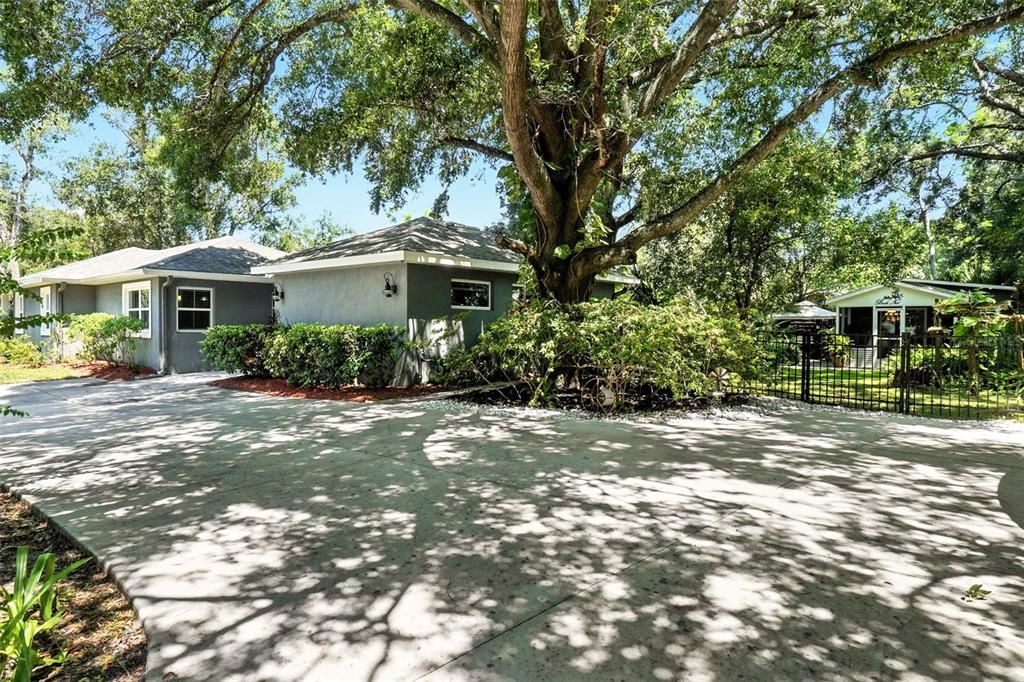 For Sale: $894,900 (3 beds, 3 baths, 2225 Square Feet)