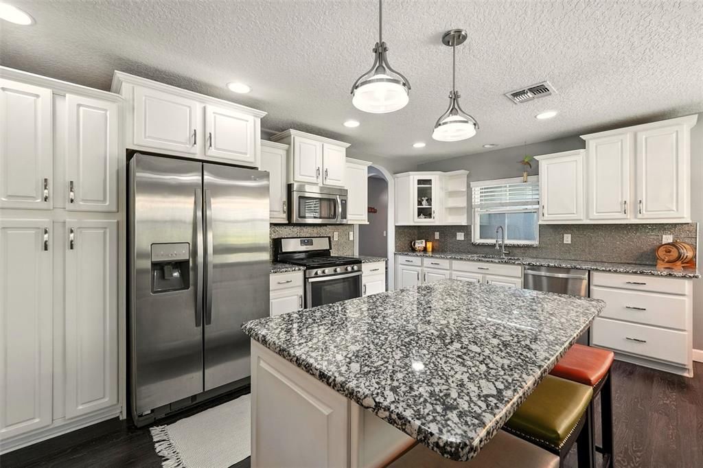 For Sale: $894,900 (3 beds, 3 baths, 2225 Square Feet)