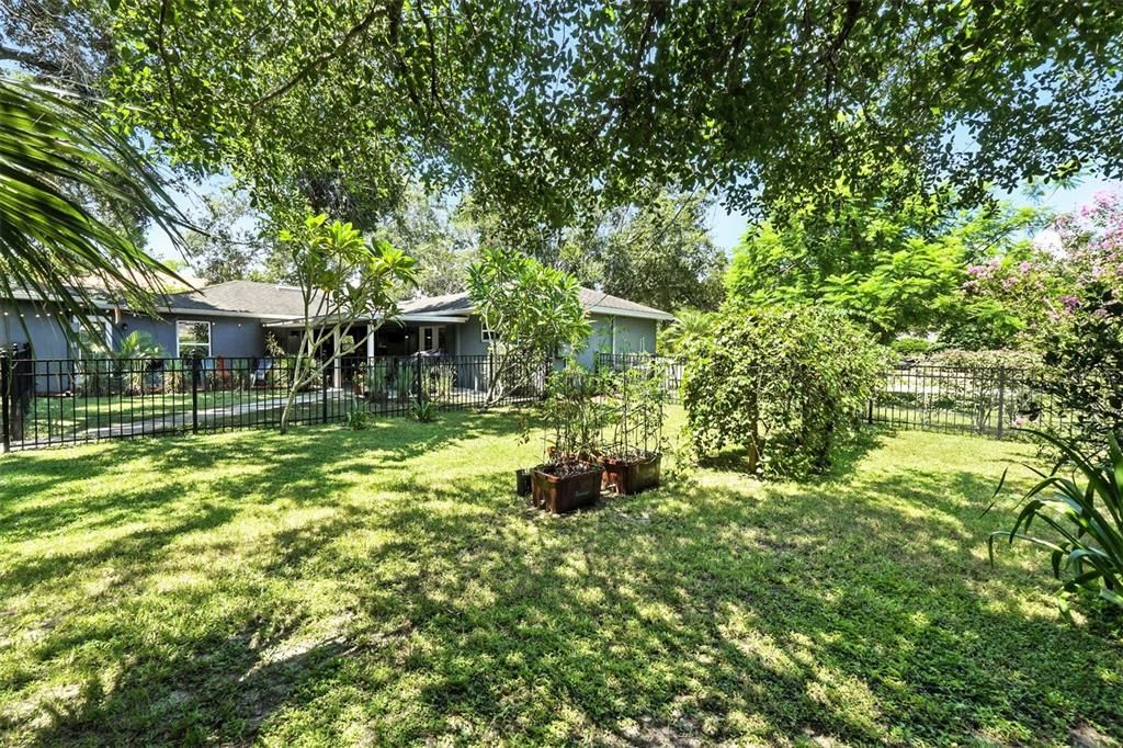 For Sale: $894,900 (3 beds, 3 baths, 2225 Square Feet)