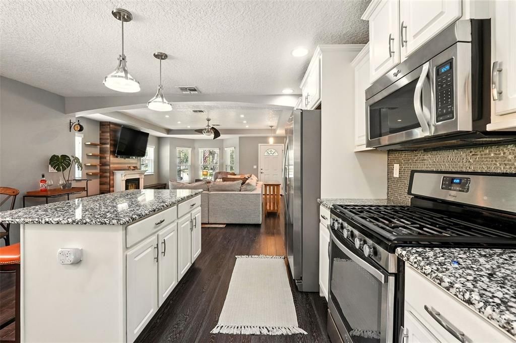 For Sale: $894,900 (3 beds, 3 baths, 2225 Square Feet)