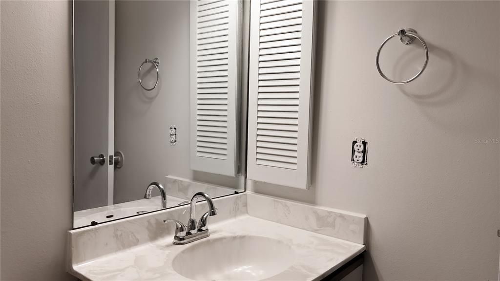 На продажу: $175,000 (2 спален, 2 ванн, 1072 Квадратных фут)