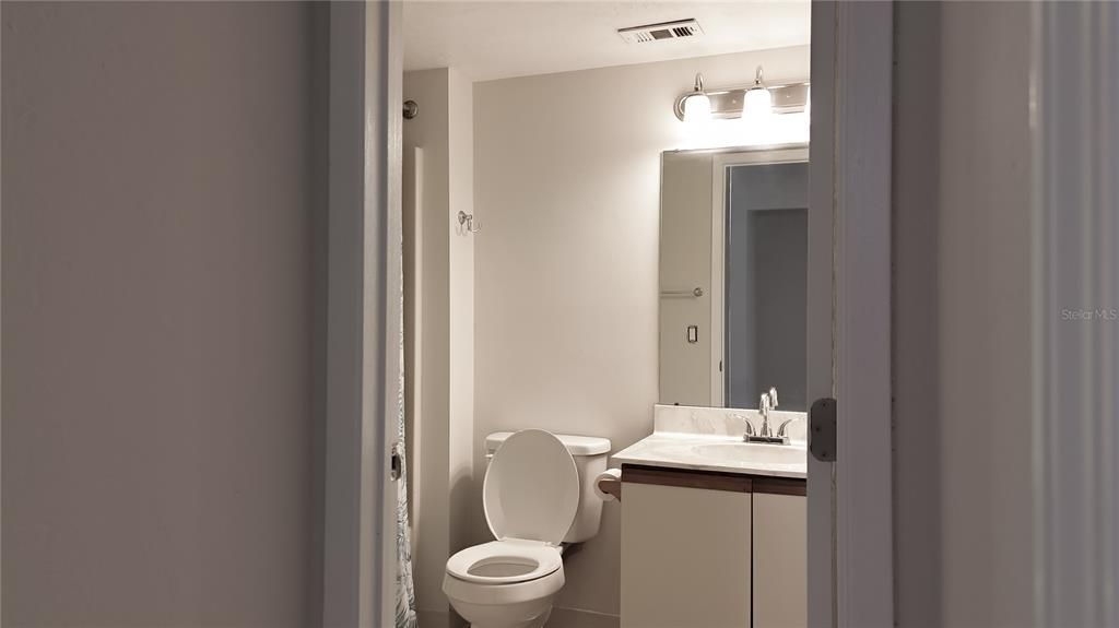 На продажу: $175,000 (2 спален, 2 ванн, 1072 Квадратных фут)