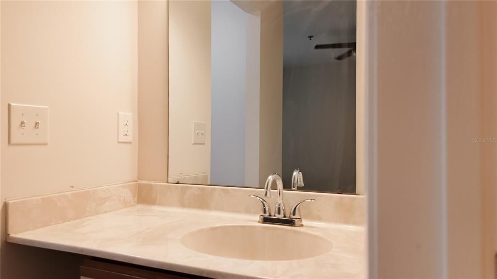 На продажу: $175,000 (2 спален, 2 ванн, 1072 Квадратных фут)