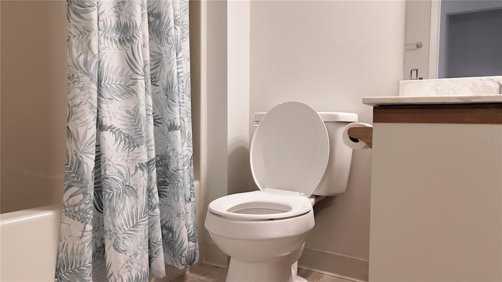 На продажу: $175,000 (2 спален, 2 ванн, 1072 Квадратных фут)