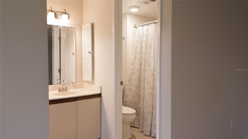 На продажу: $175,000 (2 спален, 2 ванн, 1072 Квадратных фут)