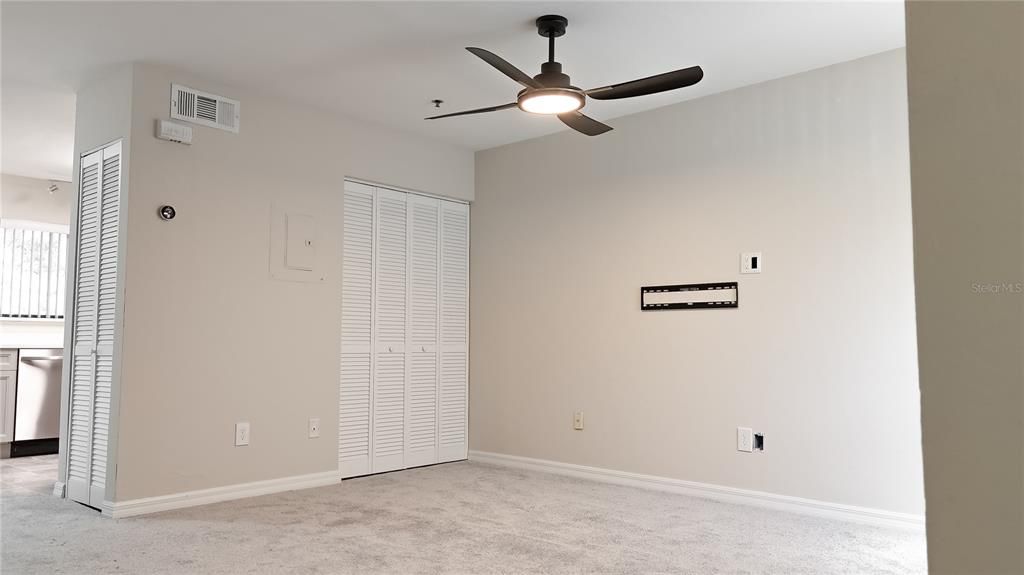 На продажу: $175,000 (2 спален, 2 ванн, 1072 Квадратных фут)