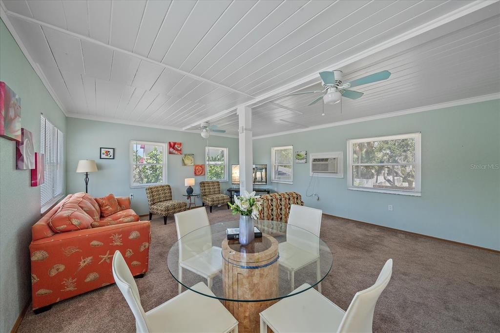 На продажу: $1,100,000 (3 спален, 0 ванн, 2222 Квадратных фут)