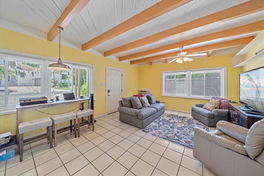 На продажу: $1,100,000 (3 спален, 0 ванн, 2222 Квадратных фут)