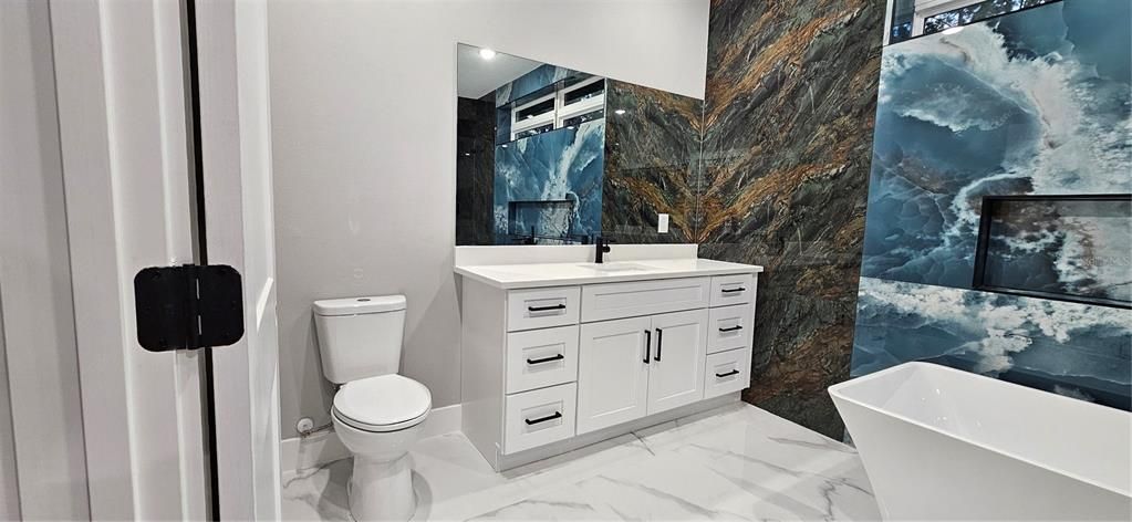 For Sale: $574,900 (4 beds, 2 baths, 2660 Square Feet)