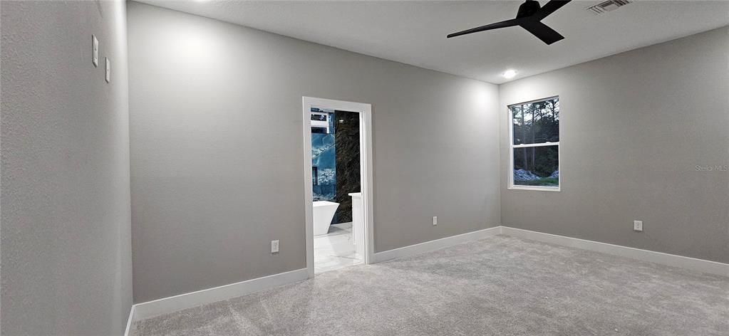 For Sale: $574,900 (4 beds, 2 baths, 2660 Square Feet)