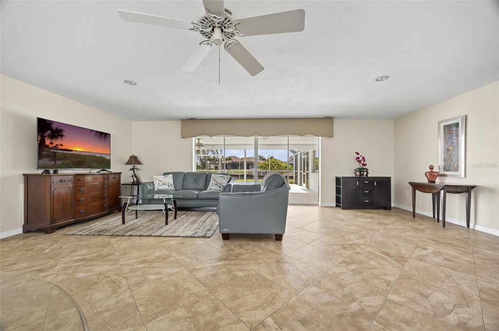 For Sale: $699,000 (2 beds, 2 baths, 1846 Square Feet)