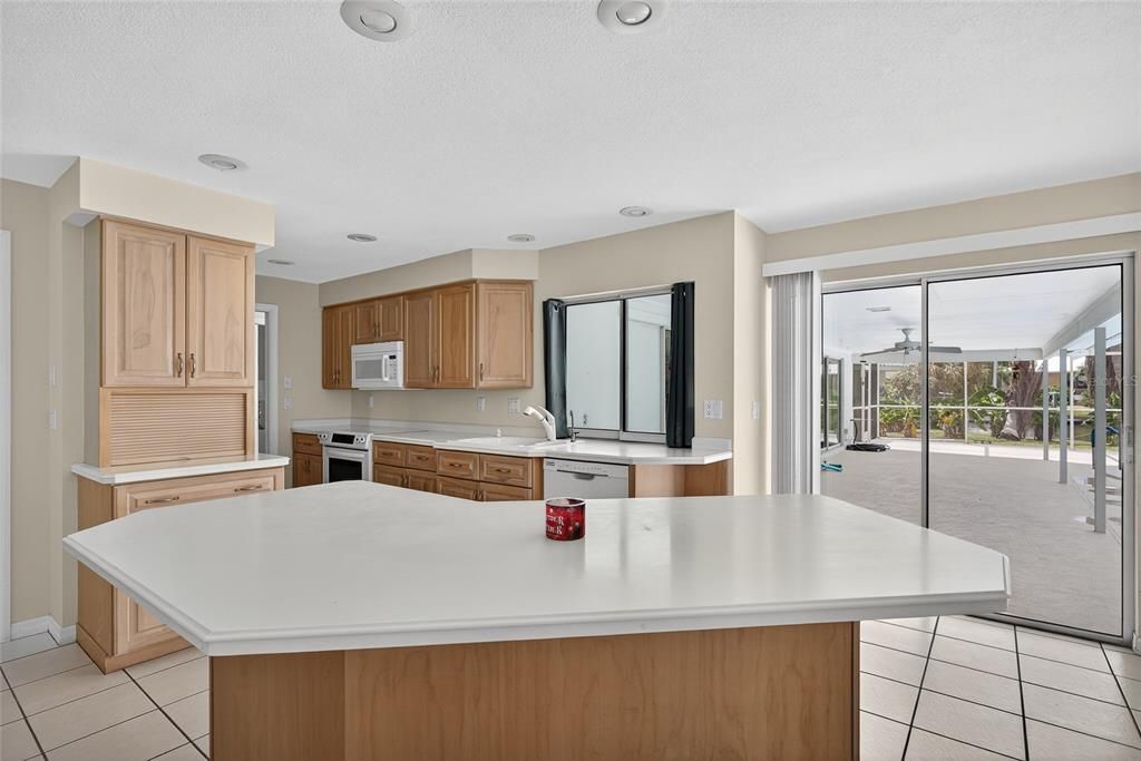 For Sale: $699,000 (2 beds, 2 baths, 1846 Square Feet)