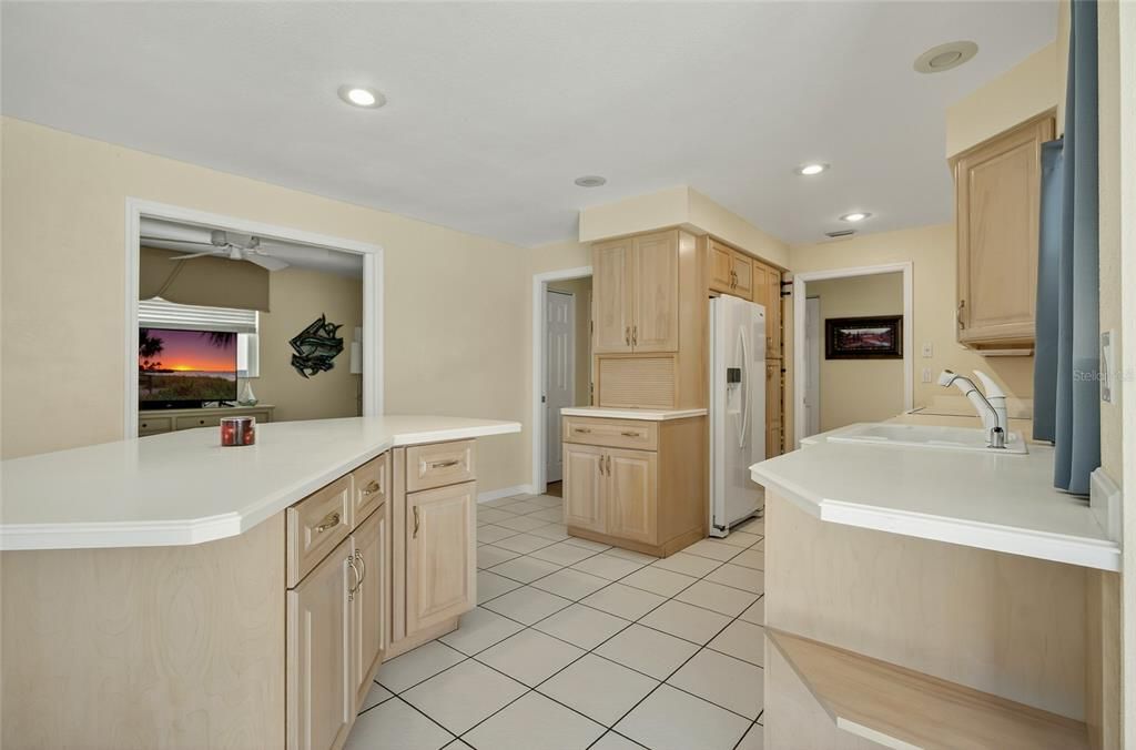 For Sale: $699,000 (2 beds, 2 baths, 1846 Square Feet)