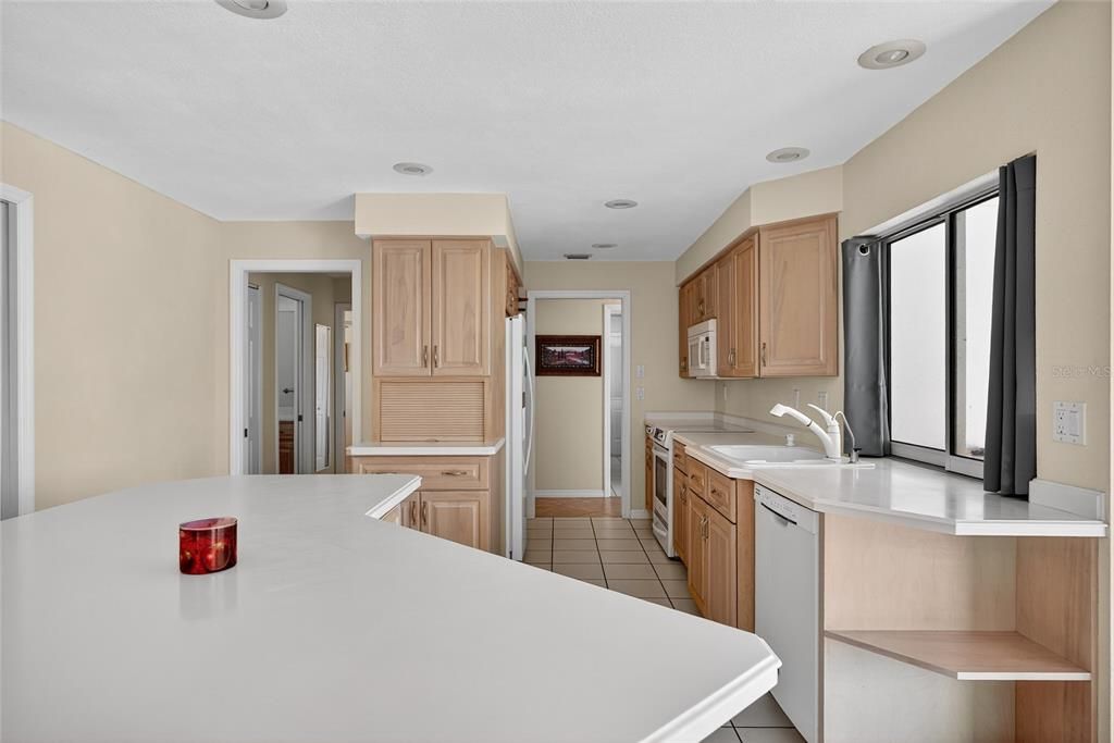 For Sale: $699,000 (2 beds, 2 baths, 1846 Square Feet)