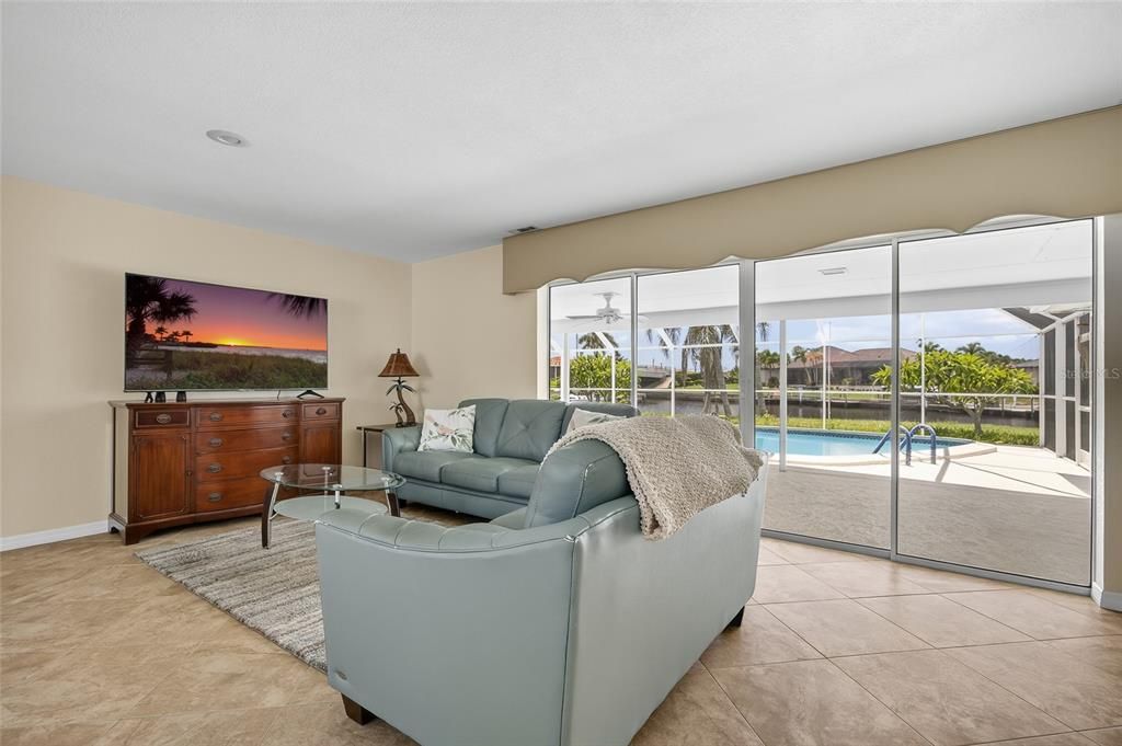 For Sale: $699,000 (2 beds, 2 baths, 1846 Square Feet)