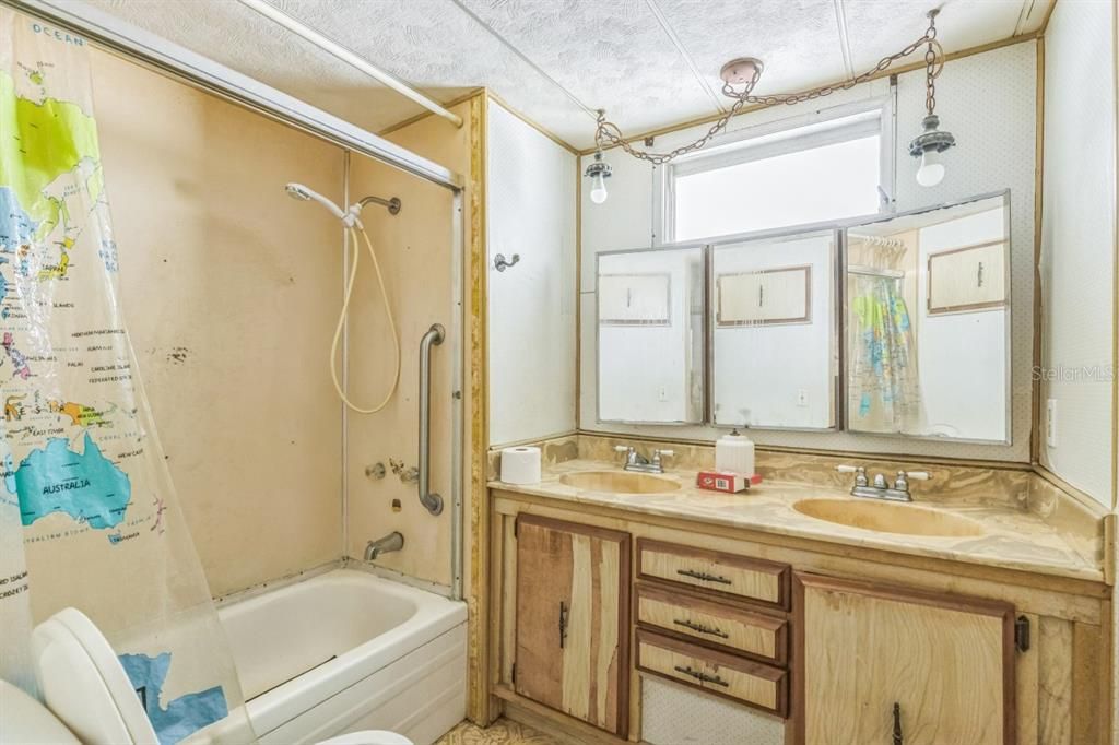 Active With Contract: $69,990 (2 beds, 2 baths, 720 Square Feet)