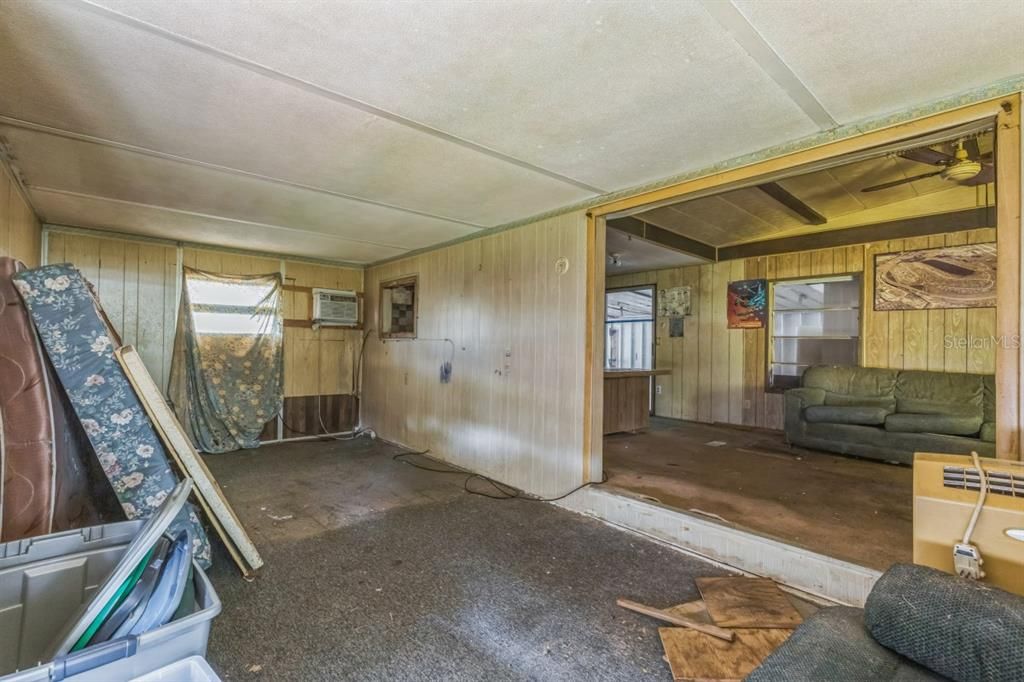 Active With Contract: $69,990 (2 beds, 2 baths, 720 Square Feet)