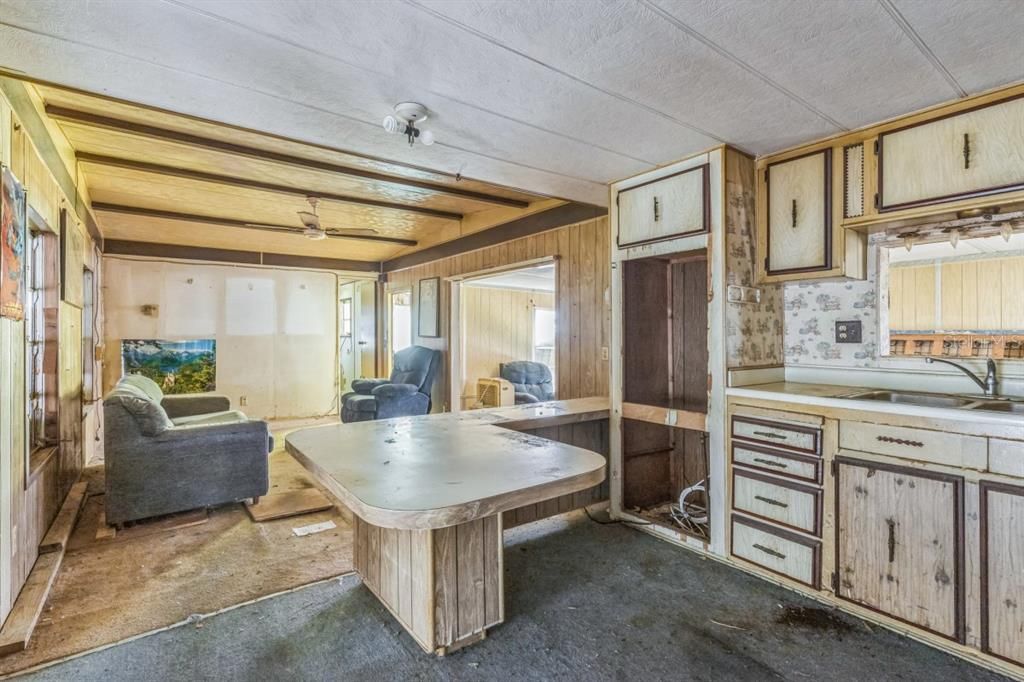 Active With Contract: $69,990 (2 beds, 2 baths, 720 Square Feet)