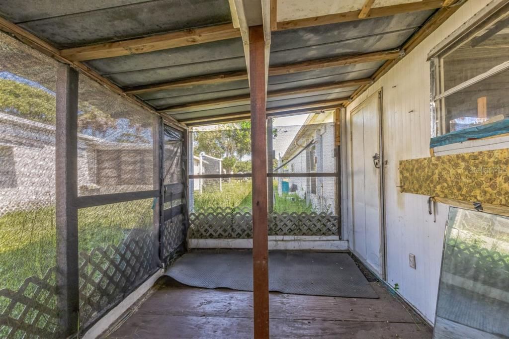 Active With Contract: $69,990 (2 beds, 2 baths, 720 Square Feet)