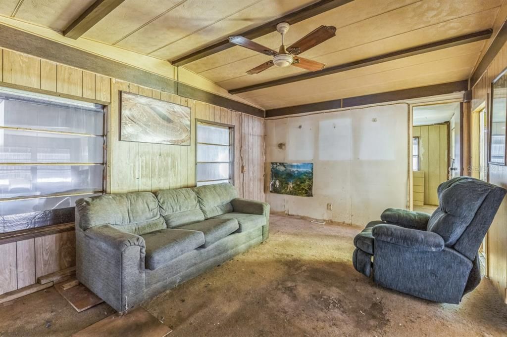 Active With Contract: $69,990 (2 beds, 2 baths, 720 Square Feet)