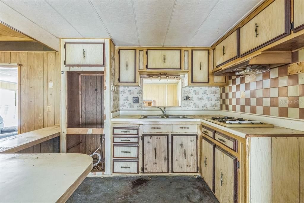 Active With Contract: $69,990 (2 beds, 2 baths, 720 Square Feet)