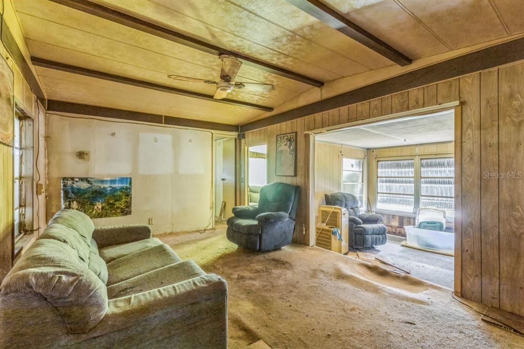 Active With Contract: $69,990 (2 beds, 2 baths, 720 Square Feet)