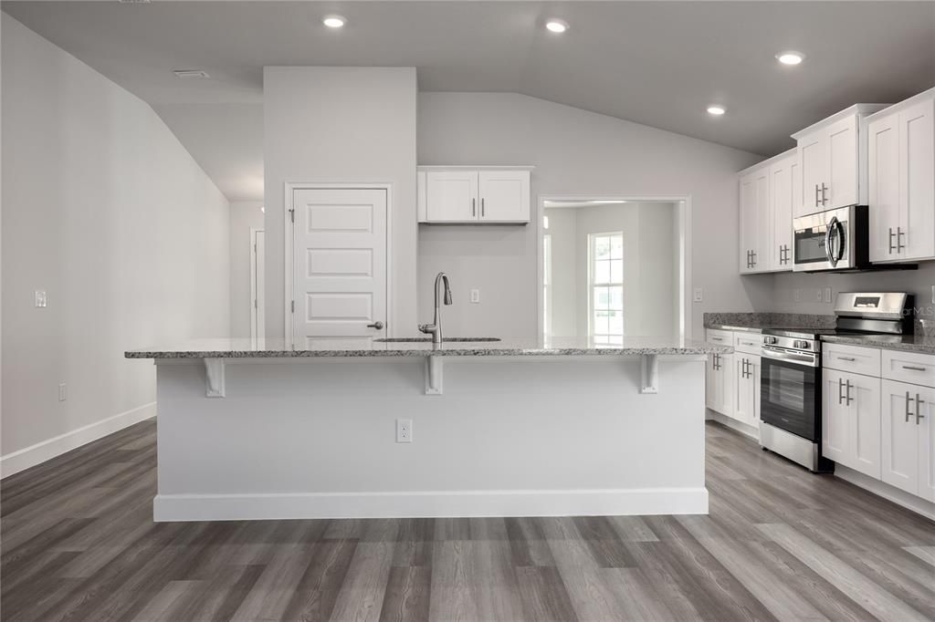 Active With Contract: $331,150 (3 beds, 2 baths, 1780 Square Feet)