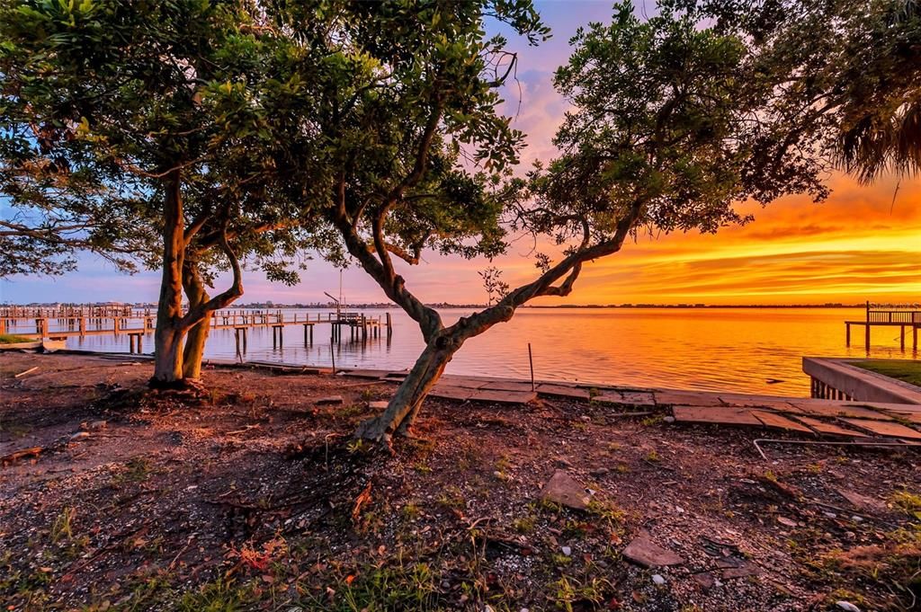 待售: $1,200,000 (0.37 acres)