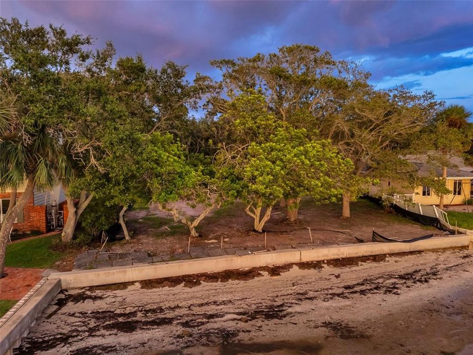 待售: $1,200,000 (0.37 acres)